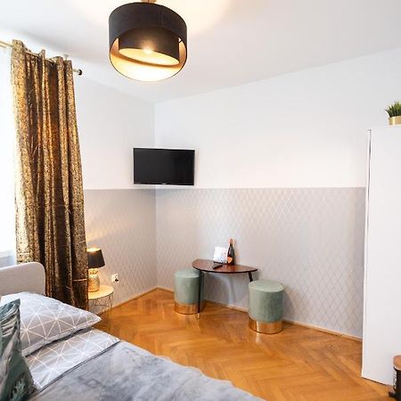 Clicktheflat Stawki Apart Rooms Варшава Экстерьер фото